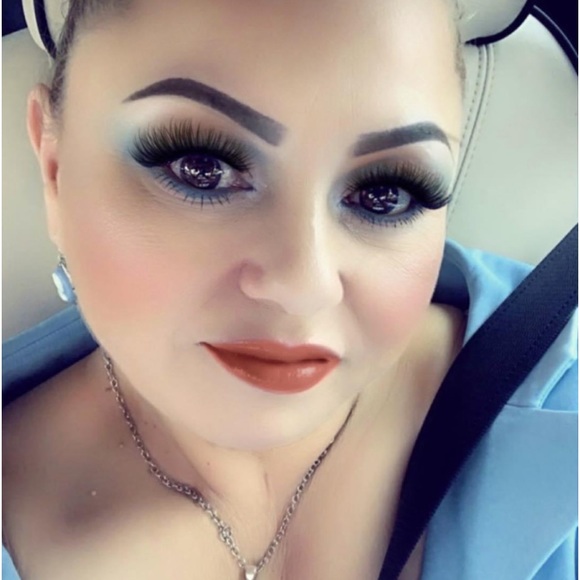 Meet your Posher, Cynthia - Picture 3 of 4